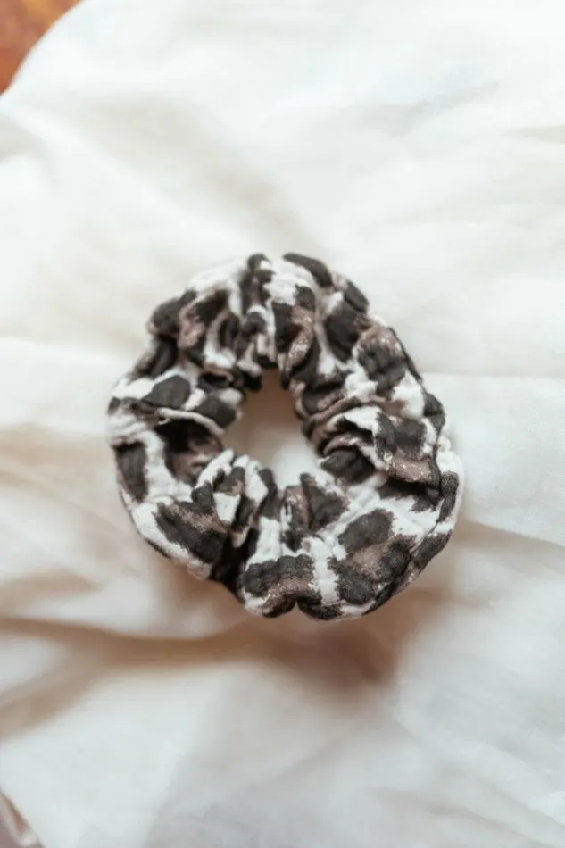 Jewelry and Accessories Hair Clips Easy Clothes Leopard Devo Scrunchy Leopard Jewelry and Accessories Hair Clips Easy Clothes Leopard Devo Scrunchy Leopard