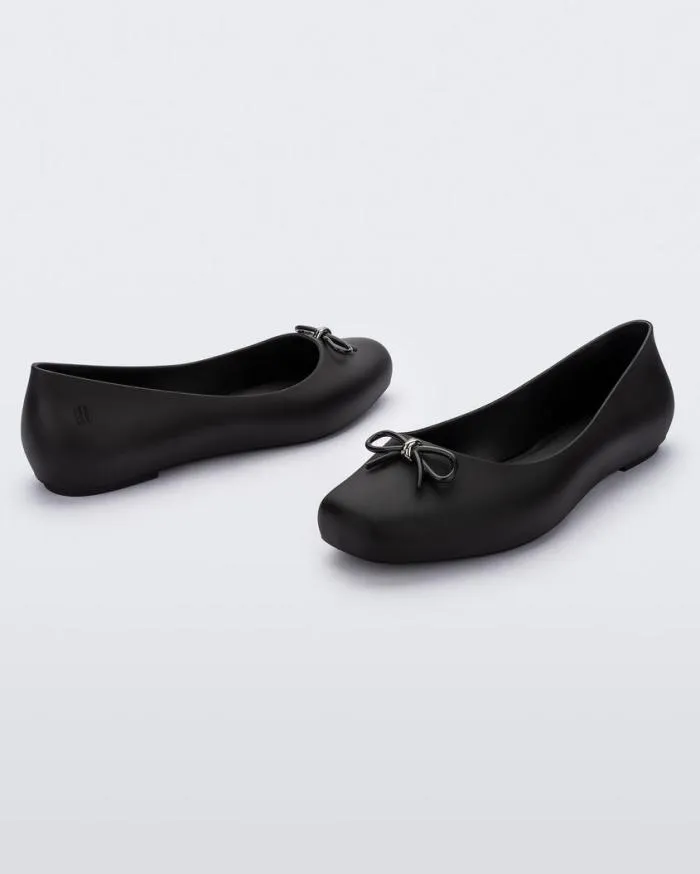 Women Aura Basic Black Melissa Flats