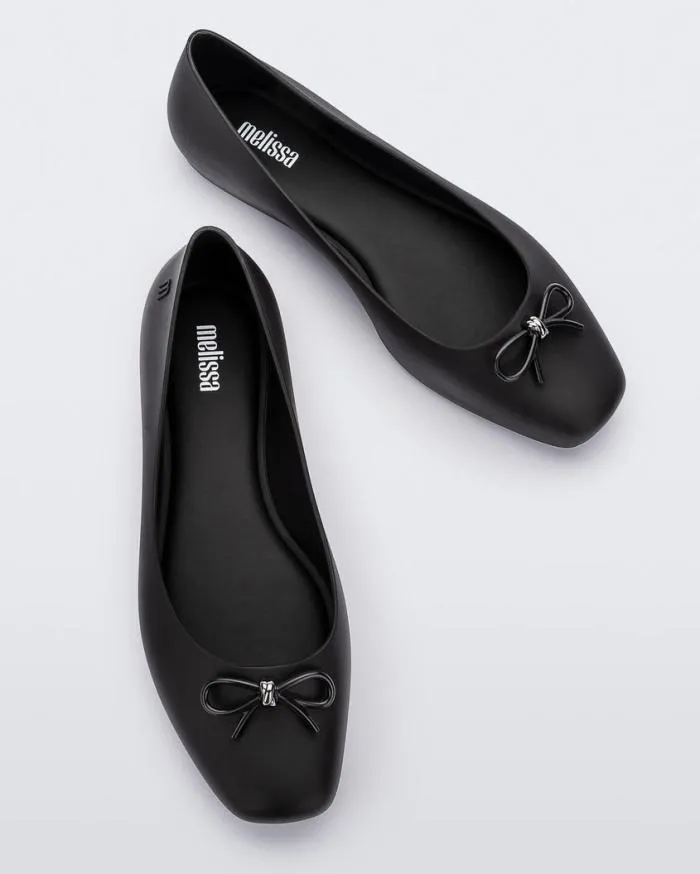 Women Aura Basic Black Melissa Flats