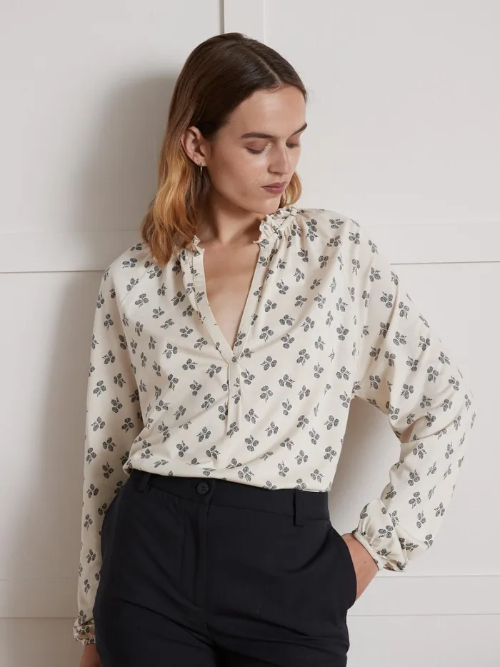 Women Clothing Cyrillus Print TShirt With Frilly Neckline Imp Diane Ecru